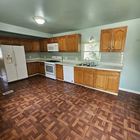 611 Golfview Drive Round Lake Beach IL 60073