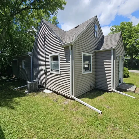 611 Golfview Drive Round Lake Beach IL 60073