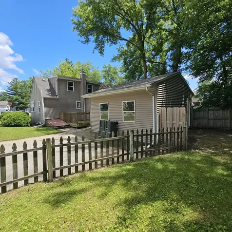 611 Golfview Drive Round Lake Beach IL 60073