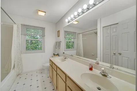 1940 Waverly Lane Algonquin IL 60102