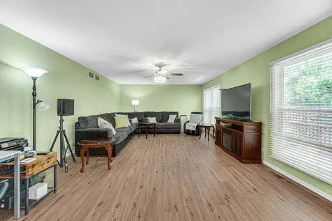 1940 Waverly Lane Algonquin IL 60102