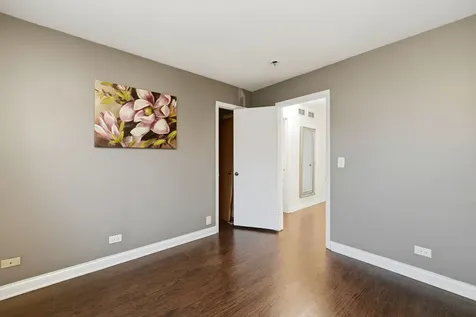 10 Washington Court Streamwood IL 60107