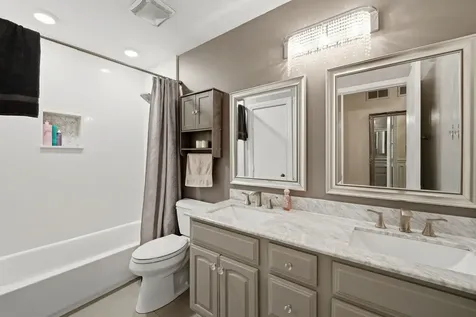 10 Washington Court Streamwood IL 60107