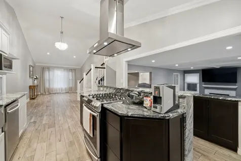 10 Washington Court Streamwood IL 60107