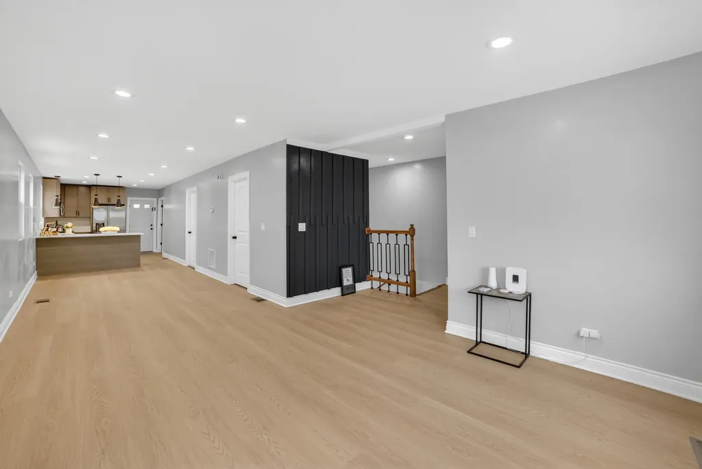 123 West 104th Place Chicago IL 60628