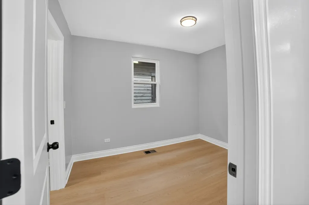123 West 104th Place Chicago IL 60628