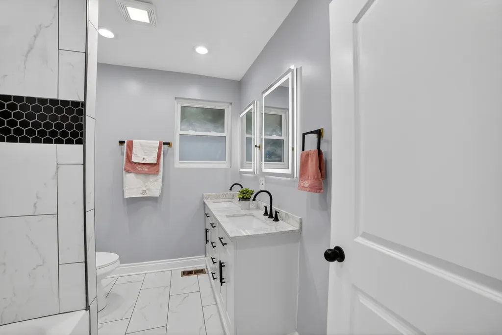 123 West 104th Place Chicago IL 60628