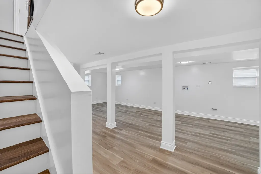 123 West 104th Place Chicago IL 60628