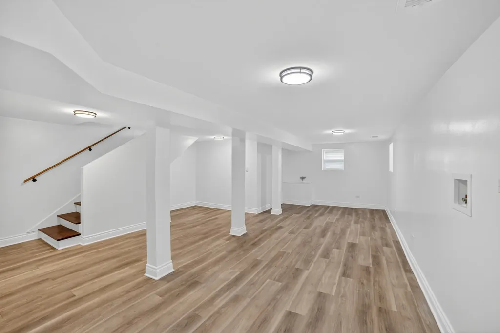 123 West 104th Place Chicago IL 60628