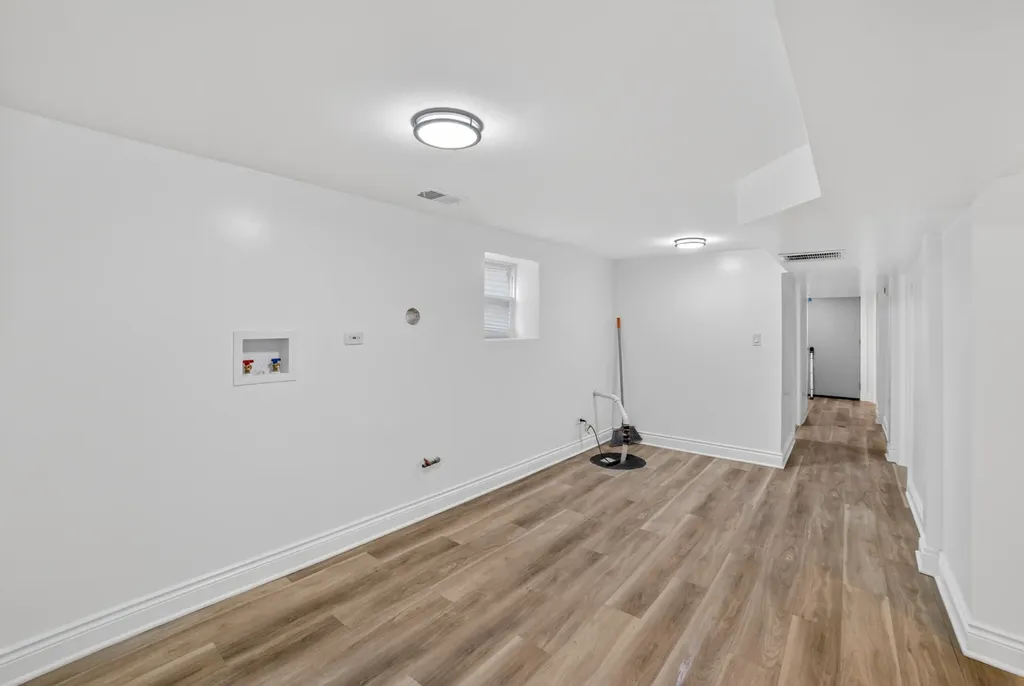 123 West 104th Place Chicago IL 60628