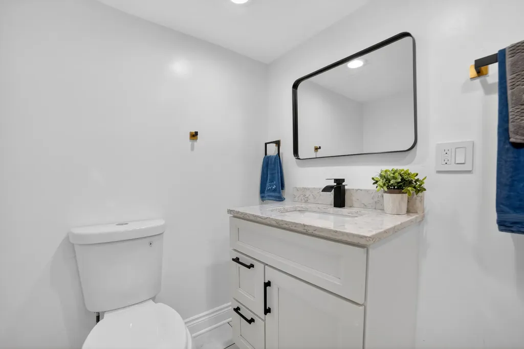 123 West 104th Place Chicago IL 60628