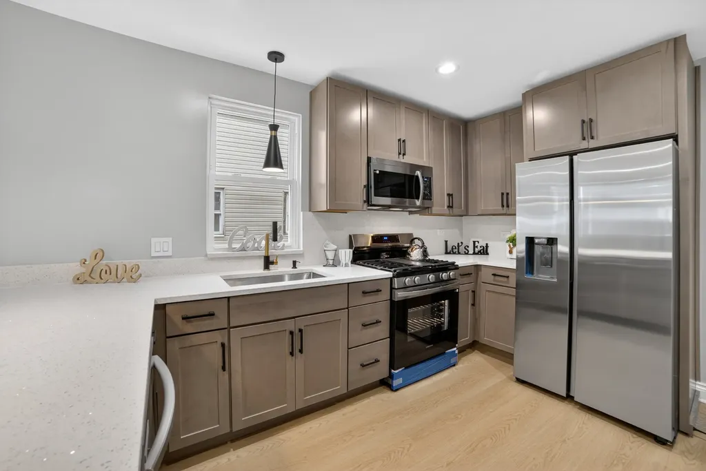 123 West 104th Place Chicago IL 60628