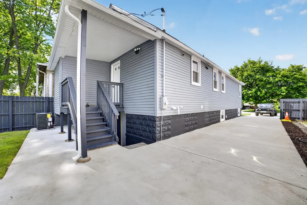 123 West 104th Place Chicago IL 60628