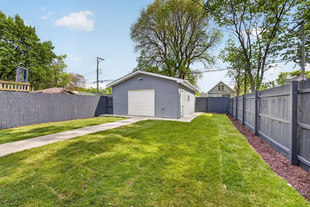 123 West 104th Place Chicago IL 60628