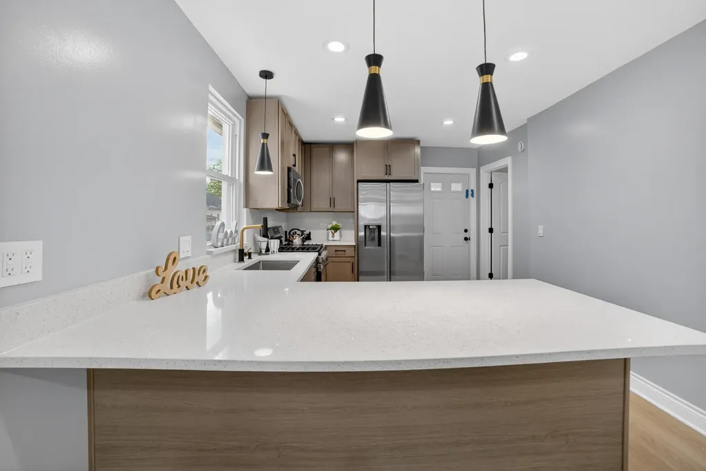 123 West 104th Place Chicago IL 60628