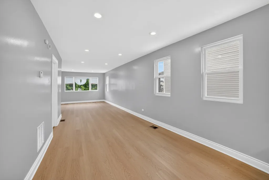 123 West 104th Place Chicago IL 60628
