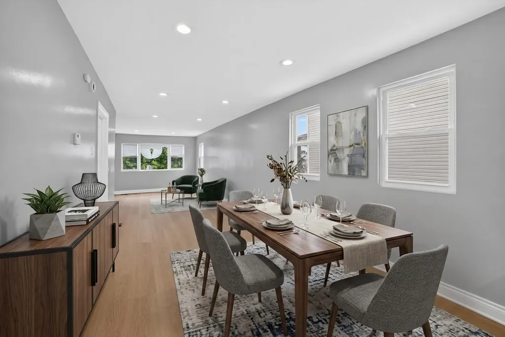 123 West 104th Place Chicago IL 60628