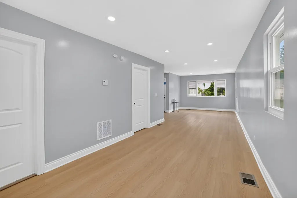 123 West 104th Place Chicago IL 60628