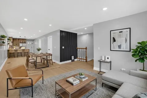 123 West 104th Place Chicago IL 60628