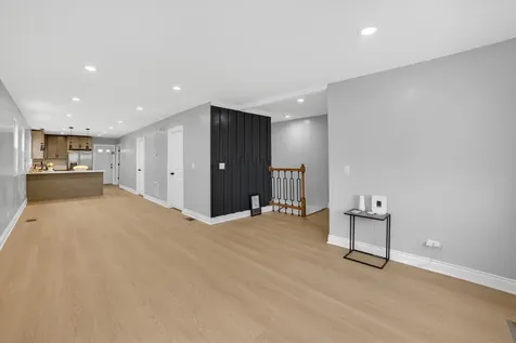 123 West 104th Place Chicago IL 60628