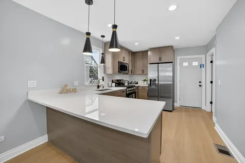 123 West 104th Place Chicago IL 60628