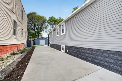 123 West 104th Place Chicago IL 60628