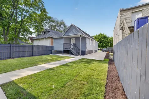 123 West 104th Place Chicago IL 60628