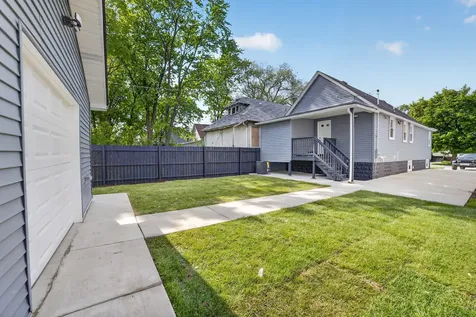 123 West 104th Place Chicago IL 60628