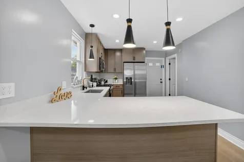 123 West 104th Place Chicago IL 60628