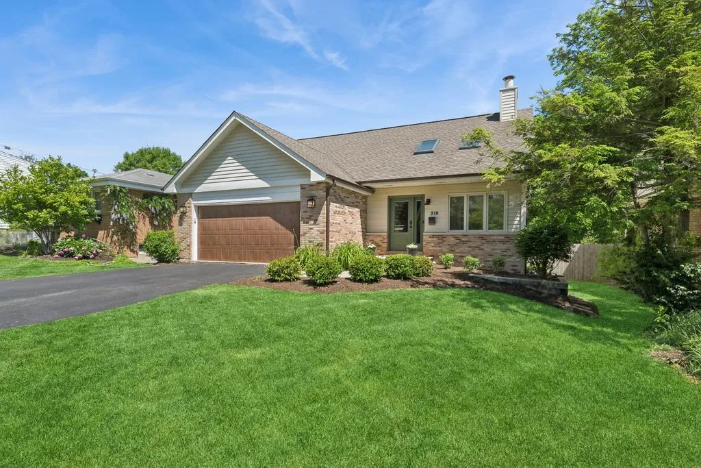 318 East Sunnyside Avenue Libertyville IL 60048