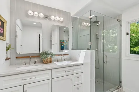 318 East Sunnyside Avenue Libertyville IL 60048