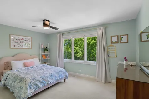 318 East Sunnyside Avenue Libertyville IL 60048