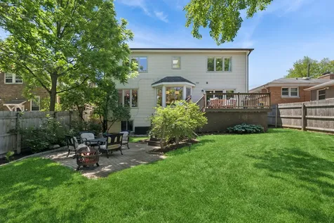 318 East Sunnyside Avenue Libertyville IL 60048