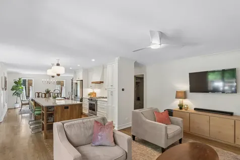 318 East Sunnyside Avenue Libertyville IL 60048