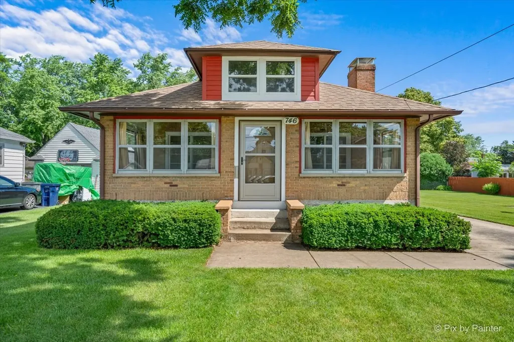 746 Parkway Avenue Elgin IL 60120