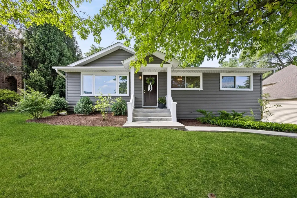 125 58TH Place Clarendon Hills IL 60514