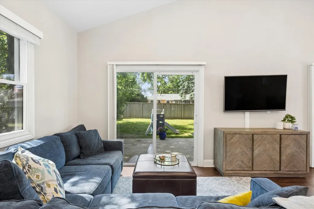 125 58TH Place Clarendon Hills IL 60514