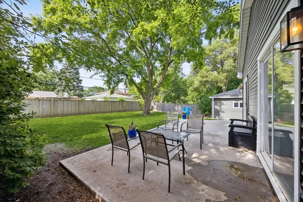 125 58TH Place Clarendon Hills IL 60514