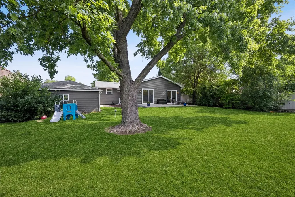 125 58TH Place Clarendon Hills IL 60514