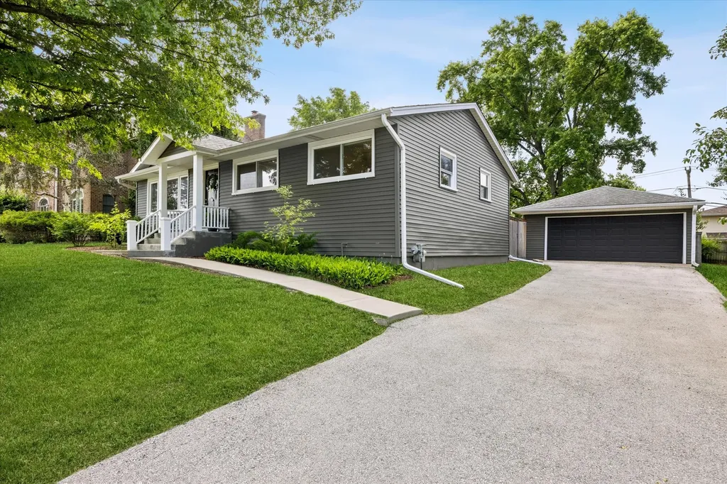 125 58TH Place Clarendon Hills IL 60514