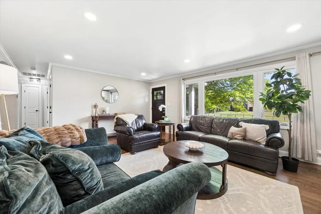 125 58TH Place Clarendon Hills IL 60514