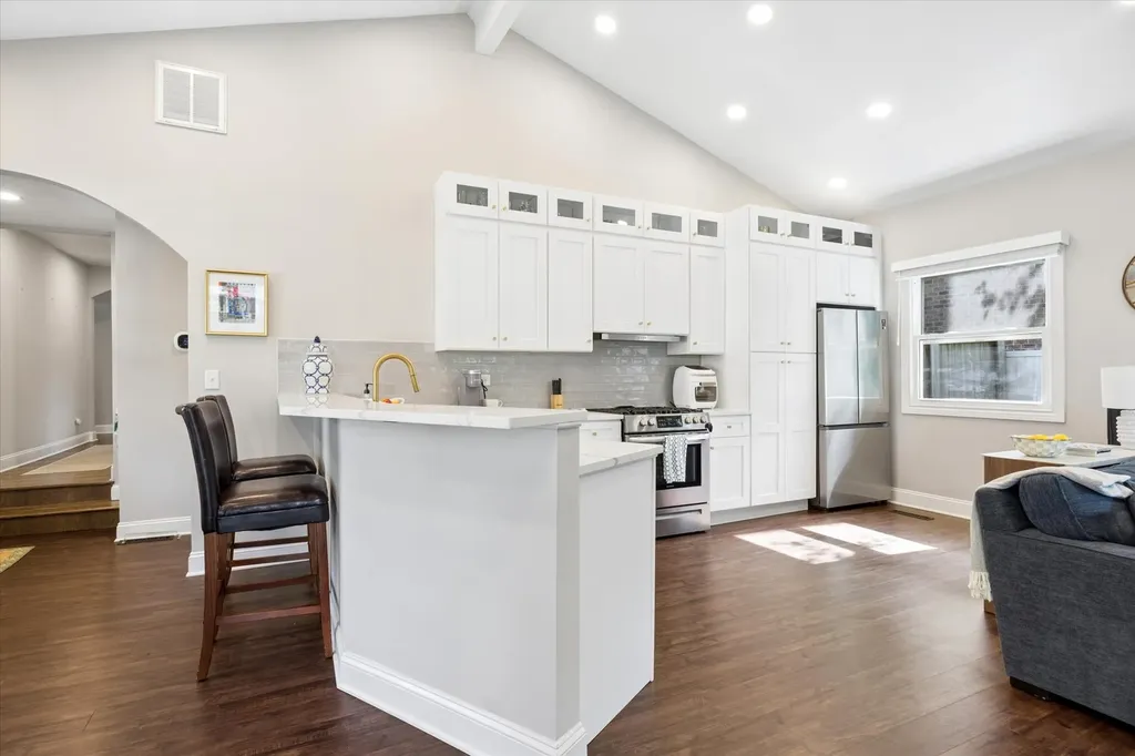 125 58TH Place Clarendon Hills IL 60514