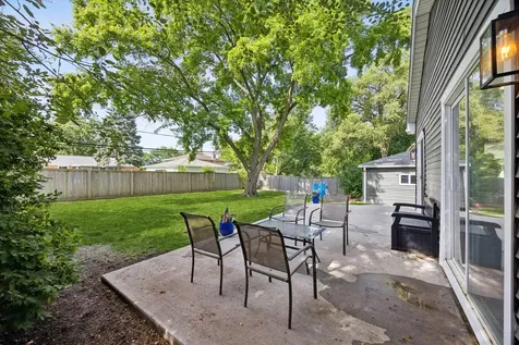 125 58TH Place Clarendon Hills IL 60514