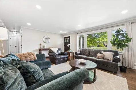 125 58TH Place Clarendon Hills IL 60514