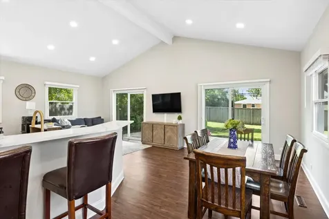 125 58TH Place Clarendon Hills IL 60514