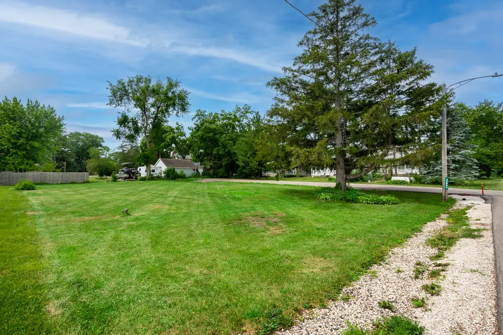 25063 West 3rd Street Antioch IL 60002