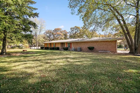 1305 Oaktree Lane Kankakee IL 60901