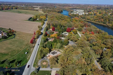 1305 Oaktree Lane Kankakee IL 60901