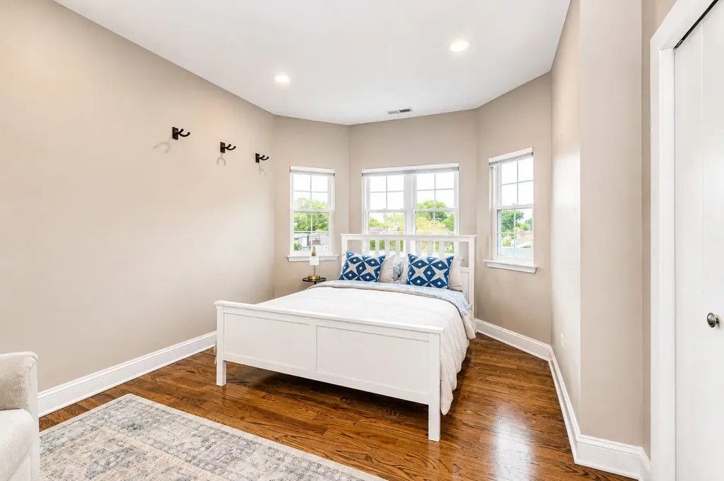 7042 West Berwyn Avenue Chicago IL 60656