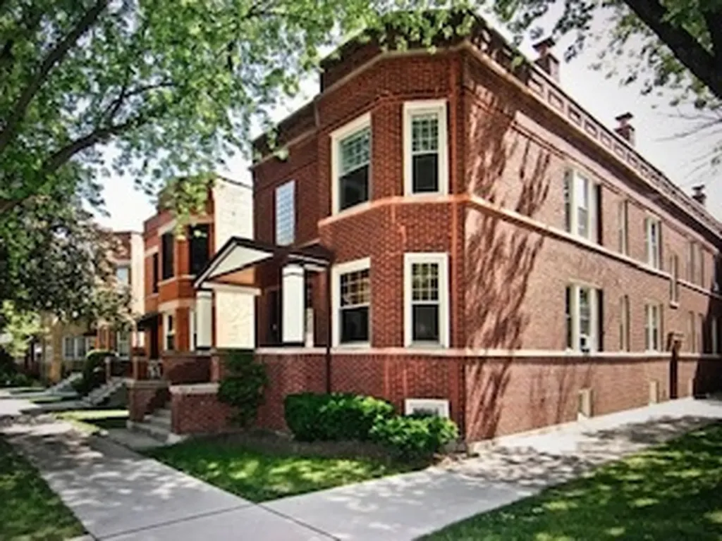 2252 West Waveland Avenue Chicago IL 60618